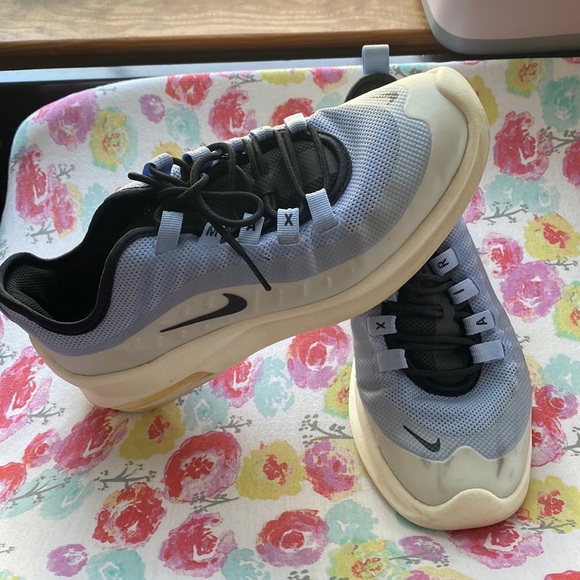 Nike Shoes - Nike Air Max Axis size 8.5